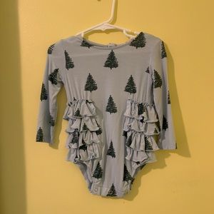Kate Quinn ruffle long sleeved tree onesie 12-18
